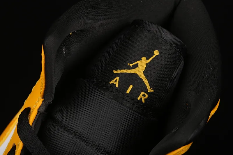 All categories Air Jordan Jordan series basketball shoes Air Jordan 1 Mid Air Jordan 1 Mid AJ1 Joe 1 white and yellow Zhongbang basketball shoes 554724-170